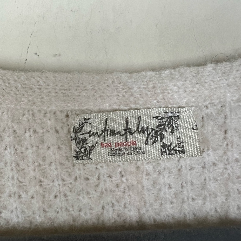 FREE PEOPLE Intimately Cream Vneck Sweater
Pullover Waffle Knit Oversized M/L - Picture 5 of 8